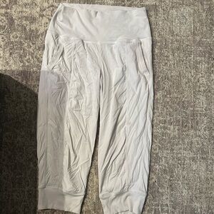 Lulu lemon high waisted crop leggings w/side pockets- fully lined, Comfortable